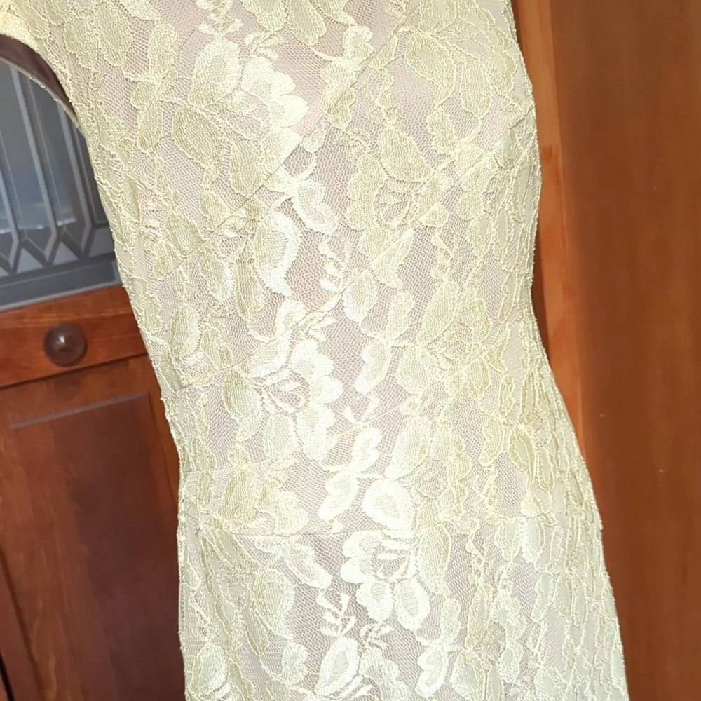 Yellow lace formal dress - Picture 4 of 4